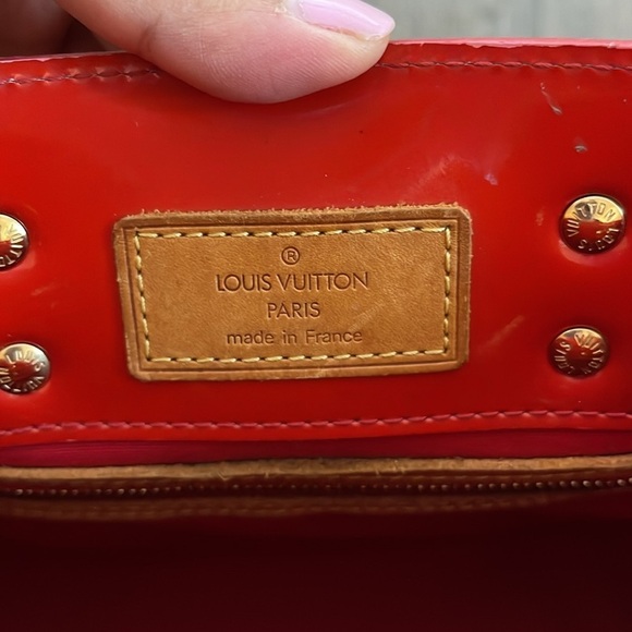Authentic** LOUIS VUITTON ** Red Monogram Vernis Reade Pm Bag - Picture 12 of 16